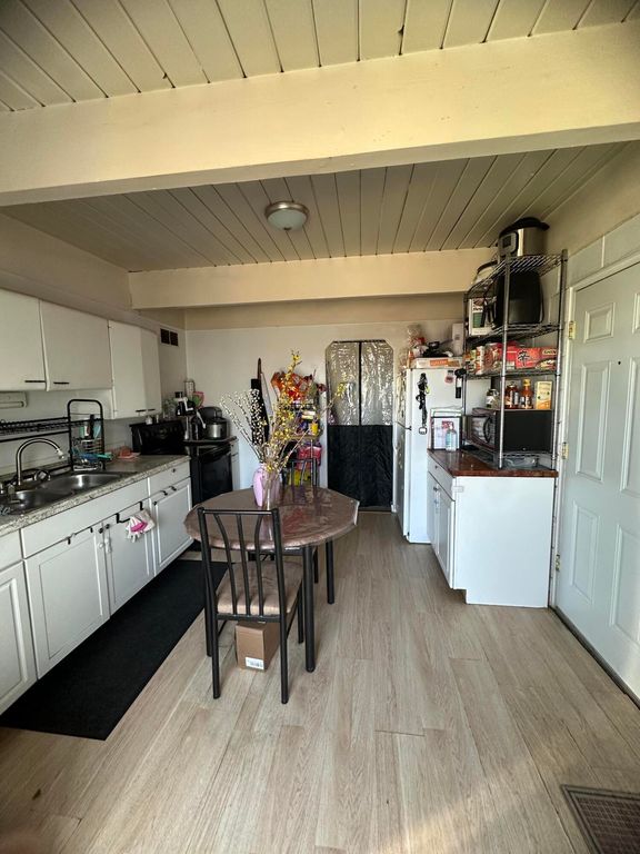 Image 9 of property listing at 2705 Georgia Street NE, Albuquerque, NM 87110