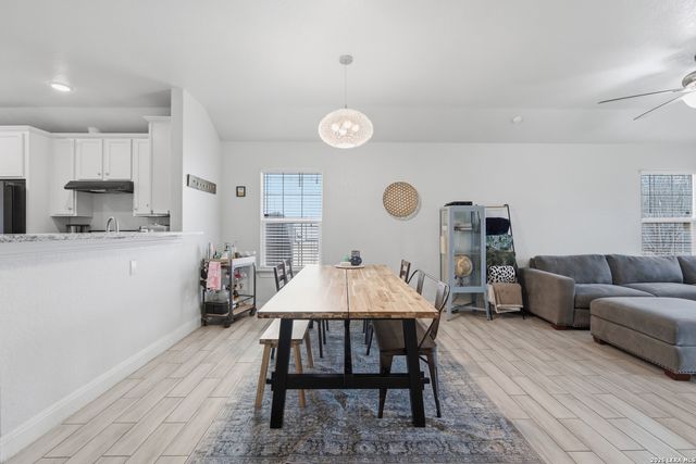 5727 Midcrown, San Antonio, TX 78218