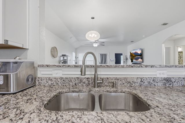 5727 Midcrown, San Antonio, TX 78218