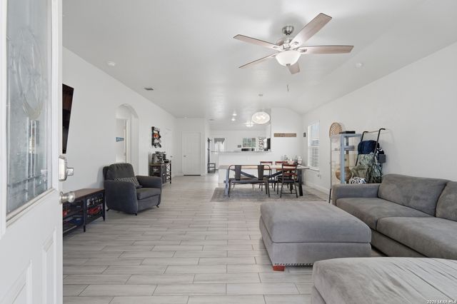 5727 Midcrown, San Antonio, TX 78218