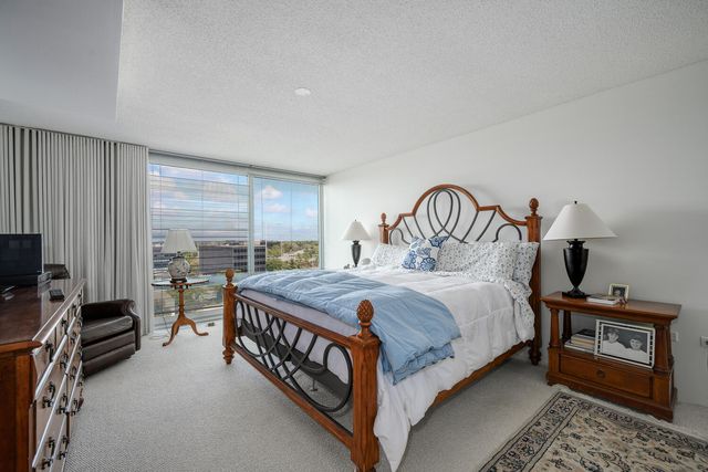 9725 Woods Drive 1002, Skokie, IL 60077