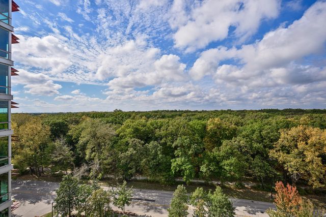 9725 Woods Drive 1002, Skokie, IL 60077