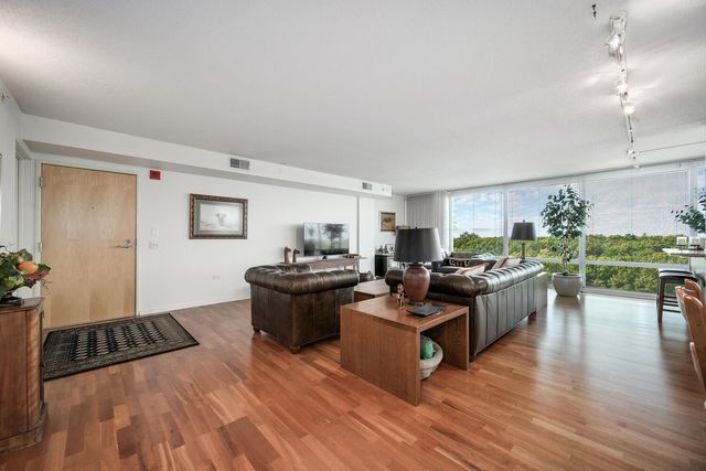 9725 Woods Drive 1002, Skokie, IL 60077