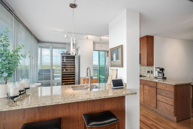 9725 Woods Drive 1002, Skokie, IL 60077