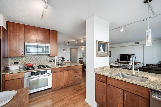 9725 Woods Drive 1002, Skokie, IL 60077