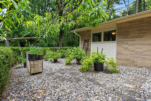 6028 Manorwood Drive, Kalamazoo, MI 49009