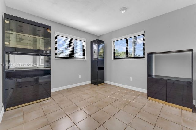 10020 SW 102nd Ave Rd, Miami, FL 33176