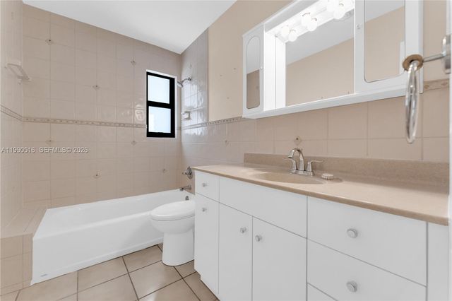 10020 SW 102nd Ave Rd, Miami, FL 33176