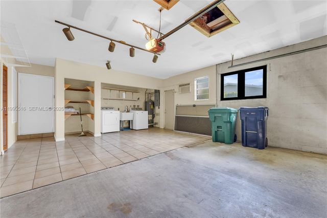 10020 SW 102nd Ave Rd, Miami, FL 33176