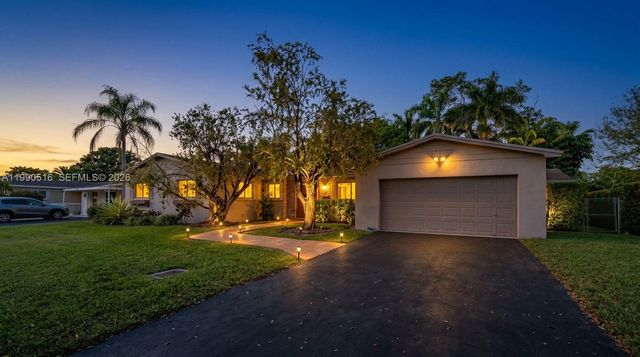 10020 SW 102nd Ave Rd, Miami, FL 33176