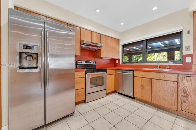 10020 SW 102nd Ave Rd, Miami, FL 33176