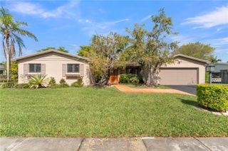 10020 SW 102nd Ave Rd, Miami, FL 33176