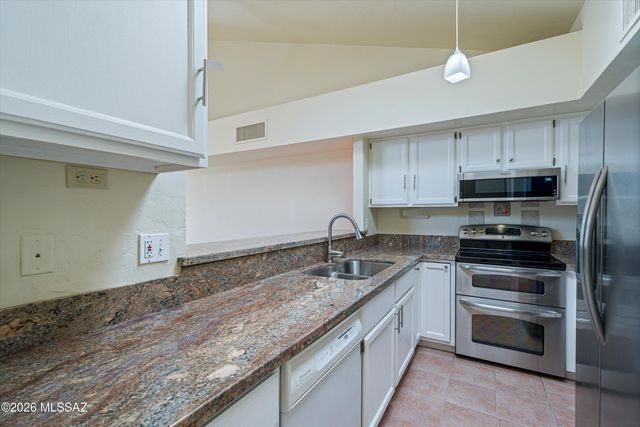 6373 N Willowhaven Drive, Tucson, AZ 85704