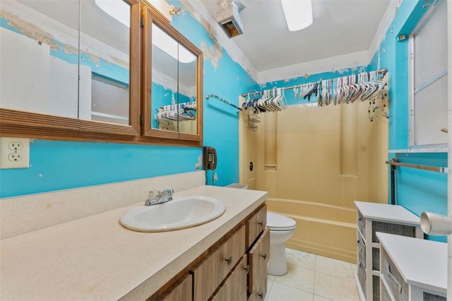 8068 30TH AVENUE N, St Petersburg, FL 33710