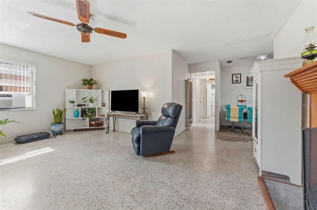 8068 30TH AVENUE N, St Petersburg, FL 33710