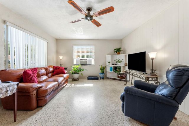 8068 30TH AVENUE N, St Petersburg, FL 33710