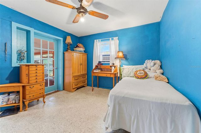 8068 30TH AVENUE N, St Petersburg, FL 33710