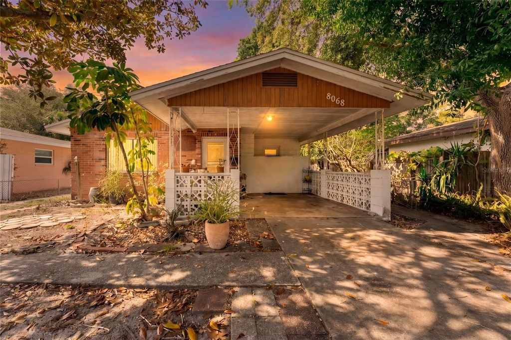 8068 30TH AVENUE N, St Petersburg, FL 33710