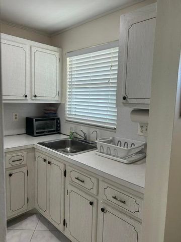 8020 N Sunrise Lakes Drive W 111, Sunrise, FL 33322