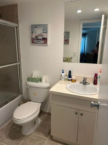 8020 N Sunrise Lakes Drive W 111, Sunrise, FL 33322