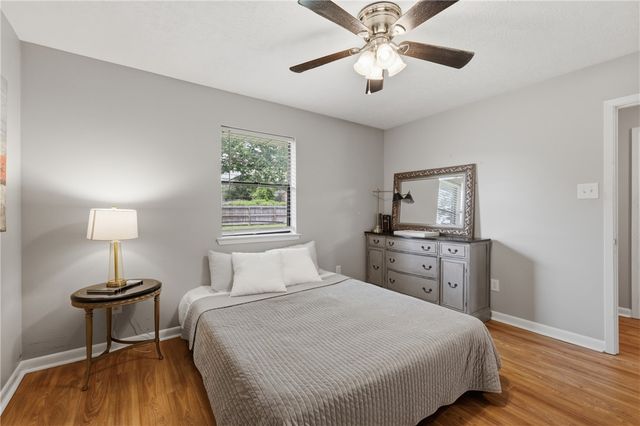 3821 Brighton Drive, Bryan, TX 77802