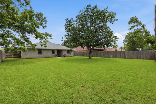 3821 Brighton Drive, Bryan, TX 77802