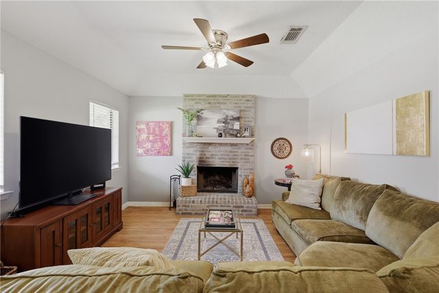 3821 Brighton Drive, Bryan, TX 77802