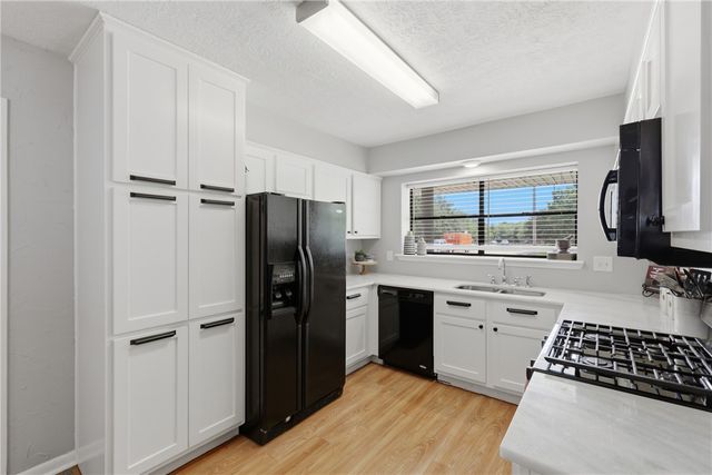 3821 Brighton Drive, Bryan, TX 77802