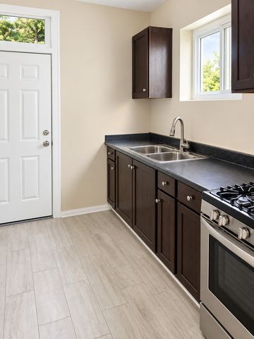 8026 S Dobson Avenue, Chicago, IL 60619