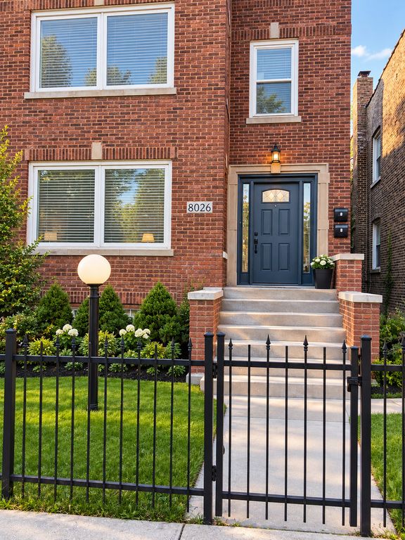 8026 S Dobson Avenue, Chicago, IL 60619