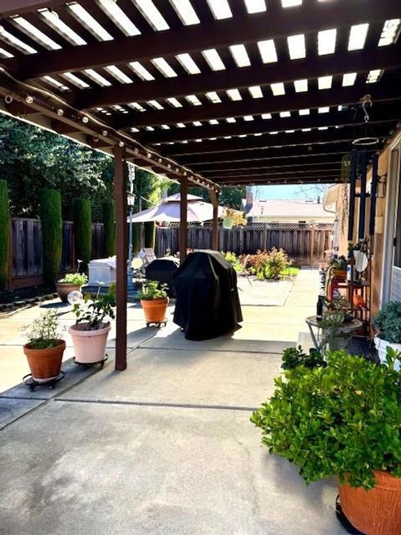 Image 28 of property listing at 10536 Davison Avenue, Cupertino, CA 95014