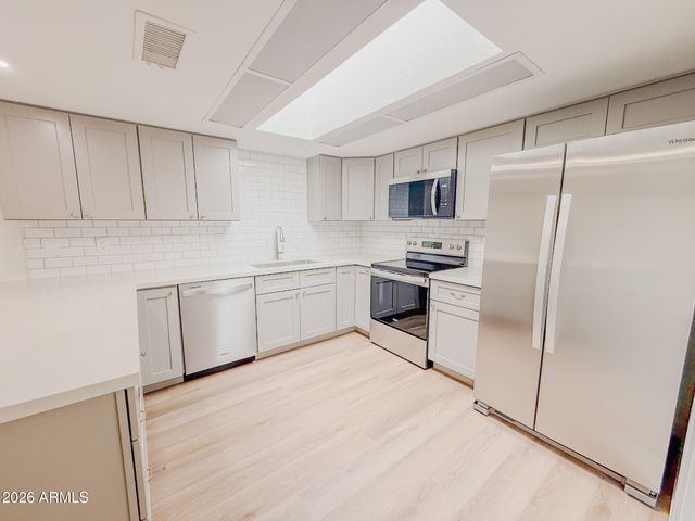 2533 E WAGONER Road, Phoenix, AZ 85032