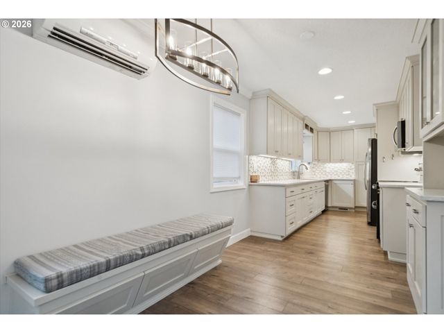 1831 Sw EVANS St, Portland, OR 97219