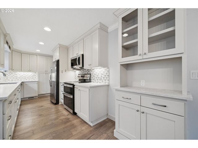 1831 Sw EVANS St, Portland, OR 97219