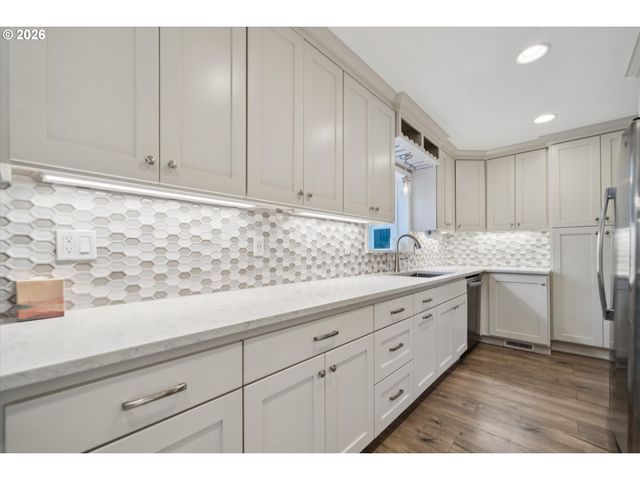 1831 Sw EVANS St, Portland, OR 97219