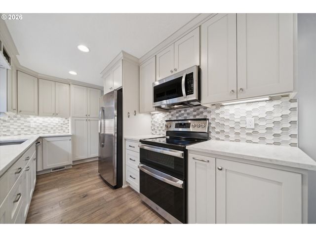 1831 Sw EVANS St, Portland, OR 97219