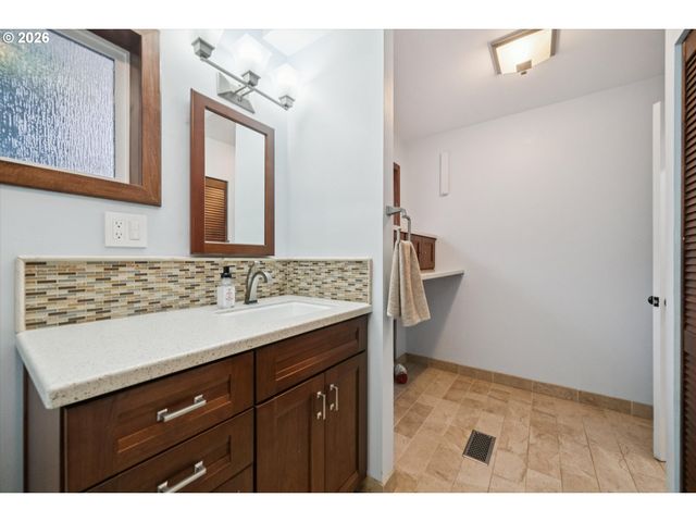 1831 Sw EVANS St, Portland, OR 97219