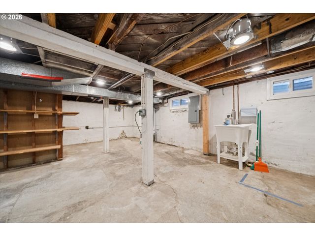 1831 Sw EVANS St, Portland, OR 97219