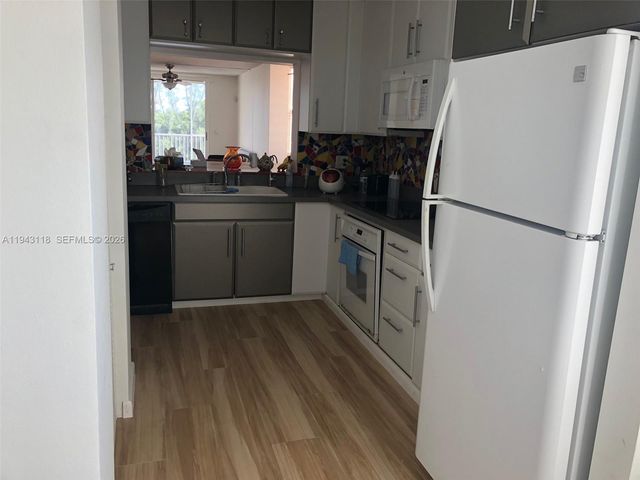 3660 NE 166th St 415, North Miami Beach, FL 33160