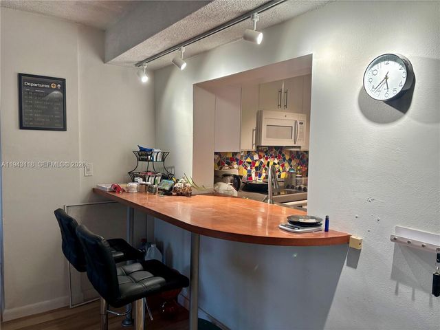 3660 NE 166th St 415, North Miami Beach, FL 33160