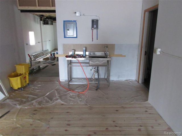 49908 Gratiot Avenue, Chesterfield, MI 48051