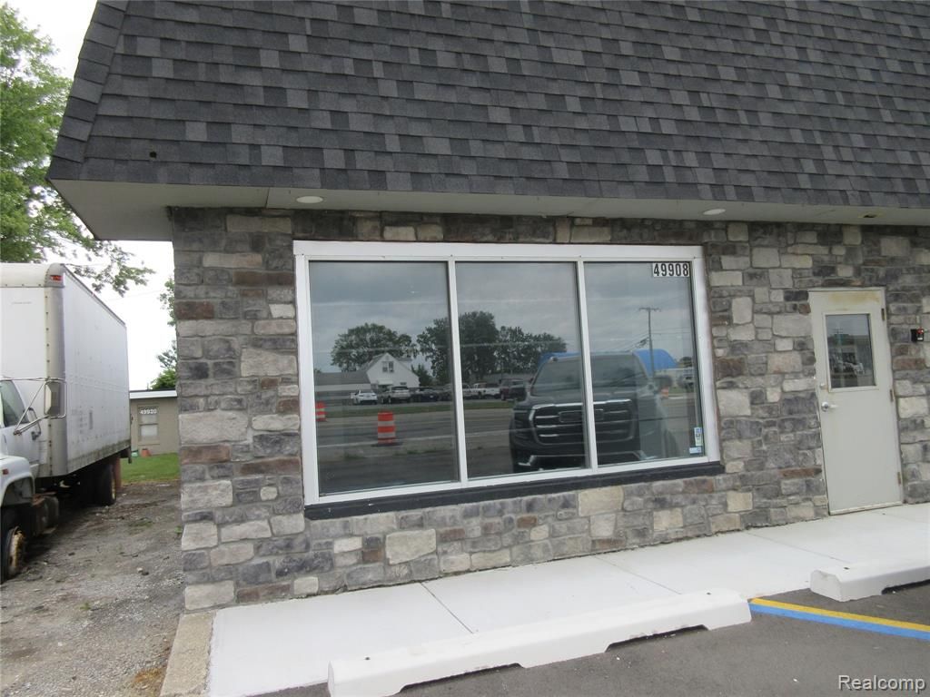 49908 Gratiot Avenue, Chesterfield, MI 48051