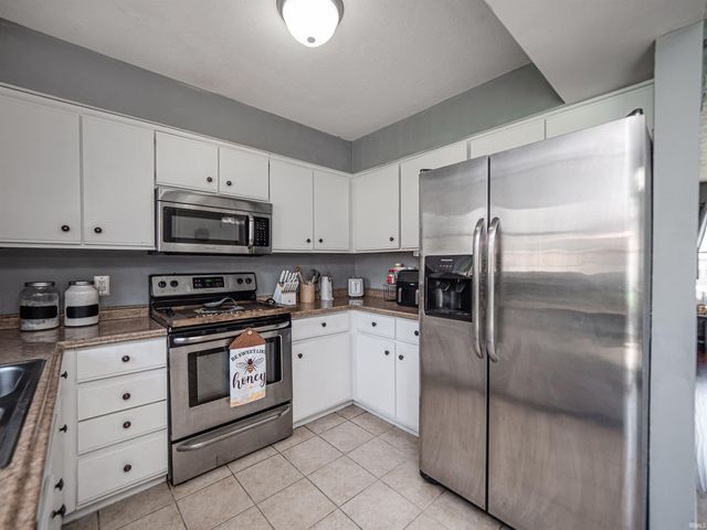 671 Glenmoor Drive, Evansville, IN 47715