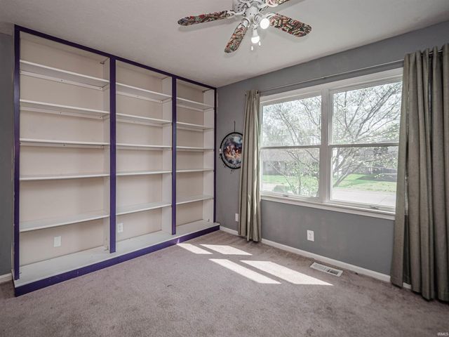 671 Glenmoor Drive, Evansville, IN 47715