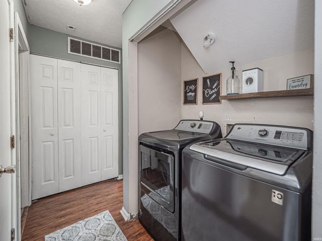 671 Glenmoor Drive, Evansville, IN 47715