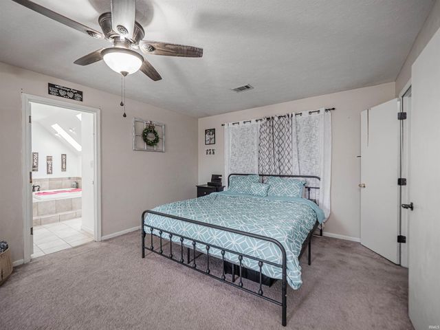 671 Glenmoor Drive, Evansville, IN 47715