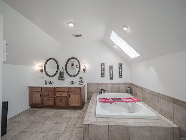 671 Glenmoor Drive, Evansville, IN 47715