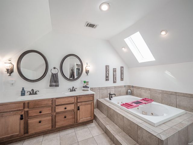 671 Glenmoor Drive, Evansville, IN 47715