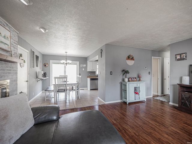 671 Glenmoor Drive, Evansville, IN 47715