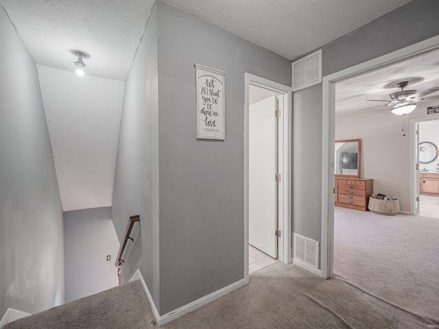 671 Glenmoor Drive, Evansville, IN 47715